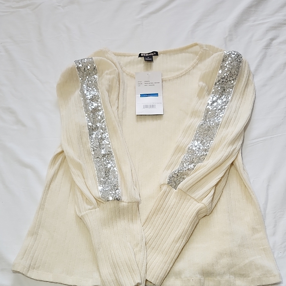 Elegant Cream Long Sleeve Top with Silver Accents - Picture 3 of 4